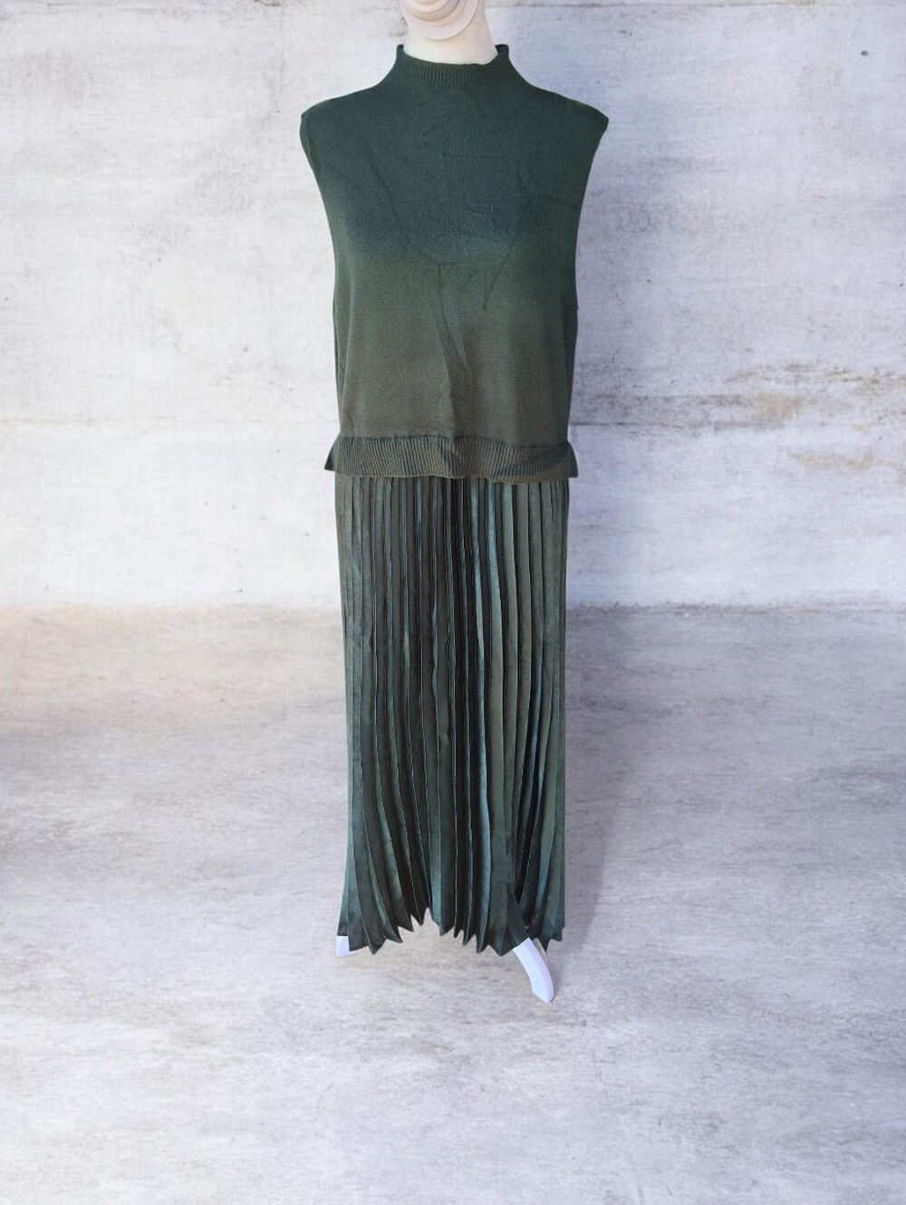 Max Studio Sleeveless Mock Neck Pleated Midi Dress - Dark Green L